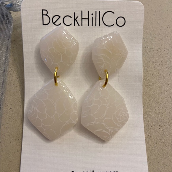 Floral Dangle Earrings  - New - Picture 3 of 5